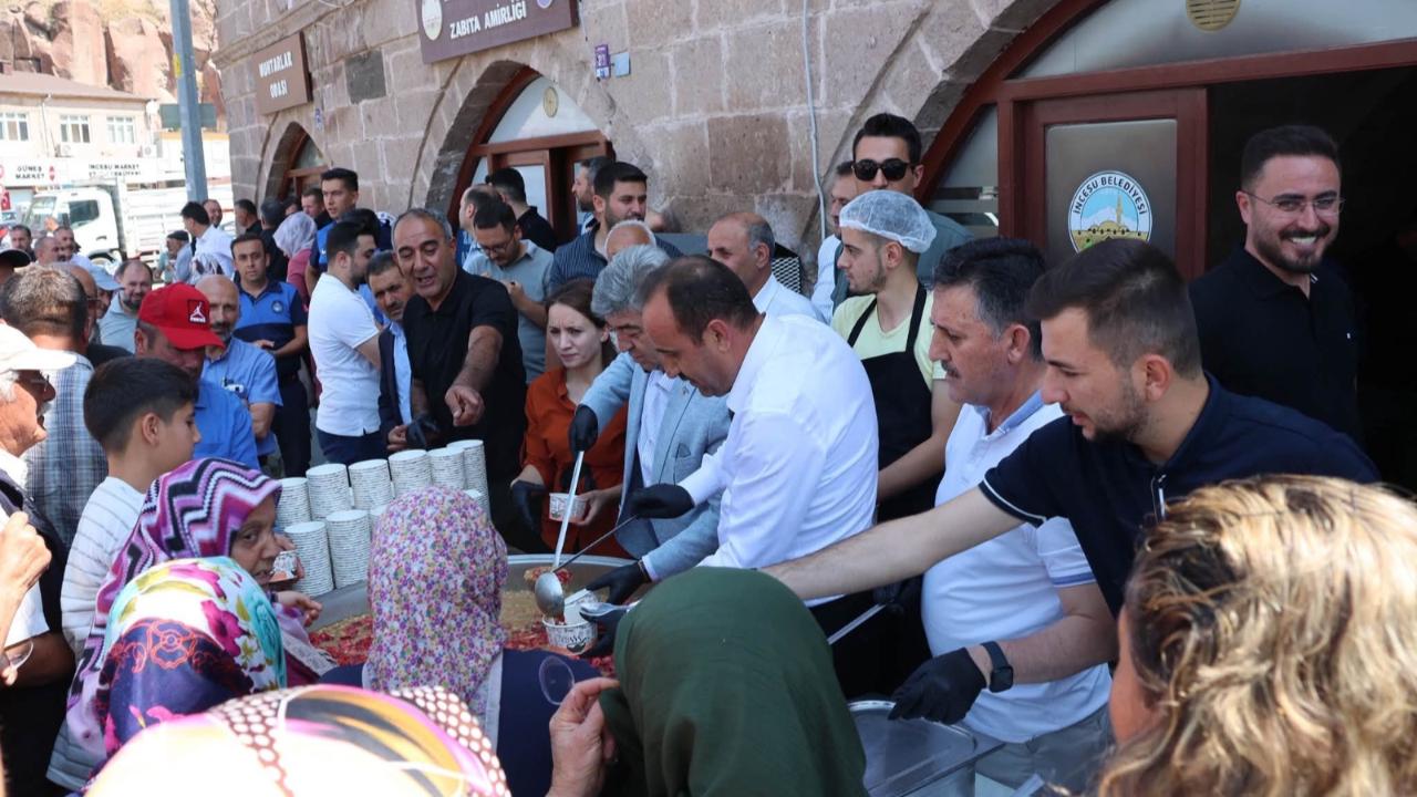 Ataş ve İlmek İncesu'da aşure dağıttı