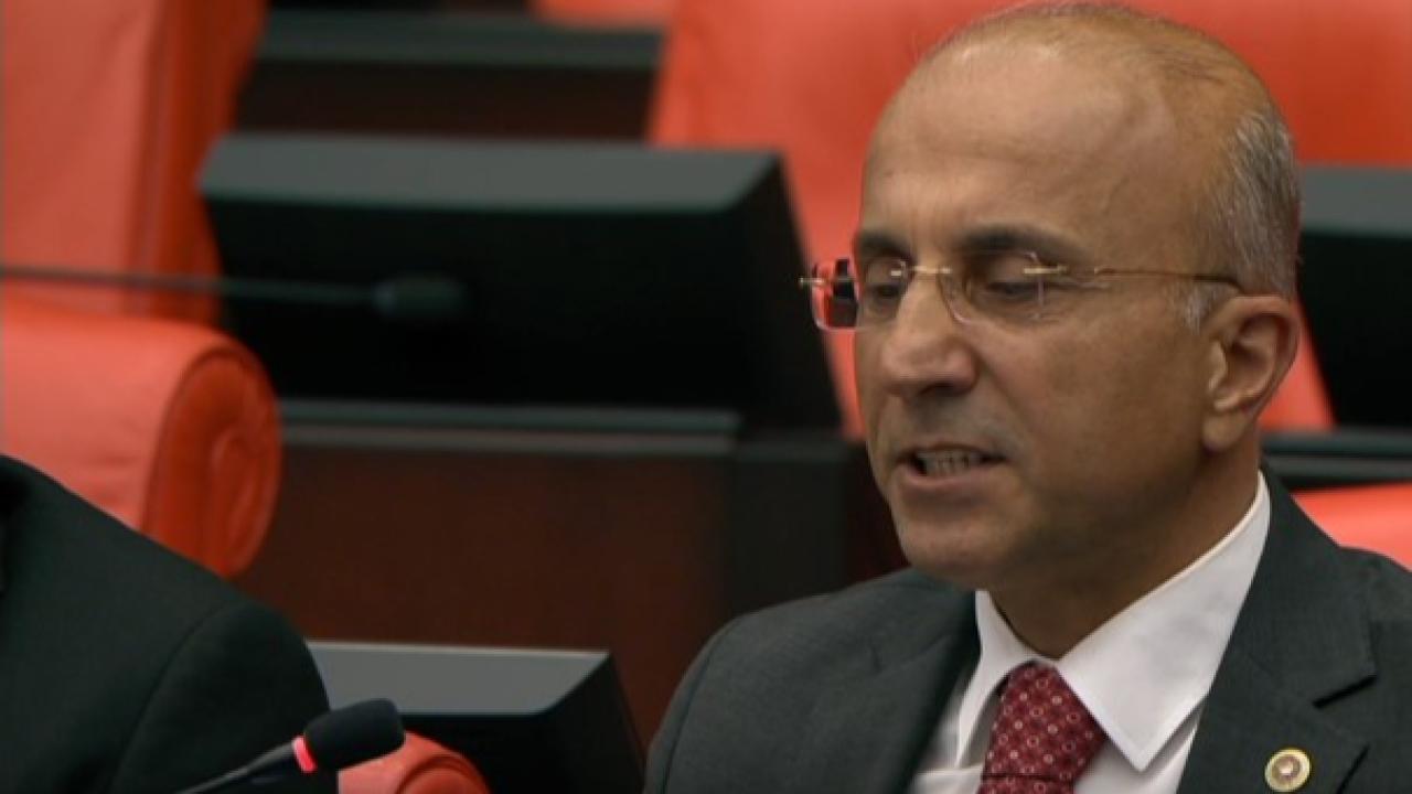 "Bina görevlileri insan onuruna yakışmayan yaşam koşullarda çalışıyor"