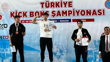 Kayserili sporcular kick boks şampiyonasından derecelerle döndü