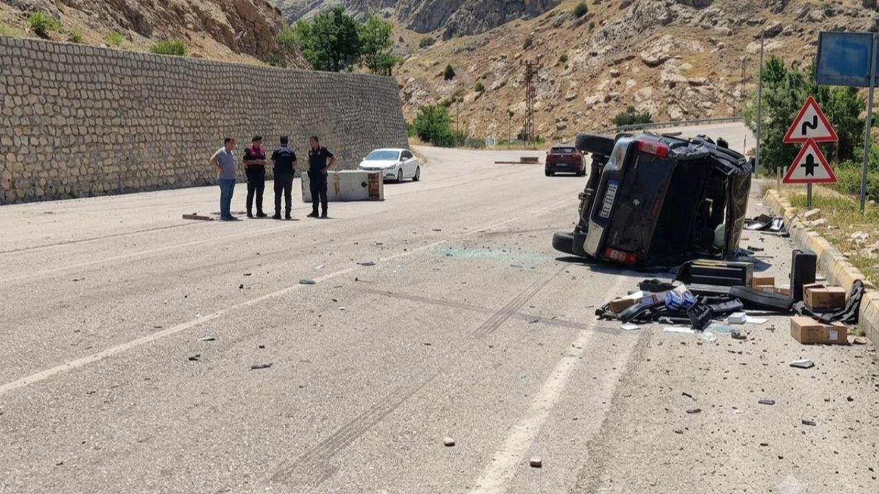 Malatya-Kayseri yolunda iki araç çarpıştı; 3 yaralı