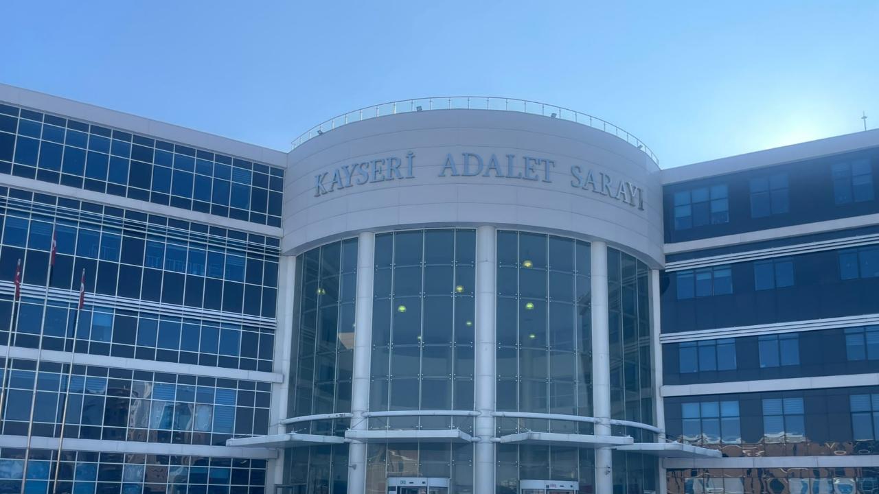 Trafik kazasında ölen kadının eşi beraat etti
