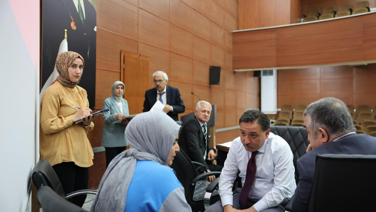 Vali Çiçek, vatandaşlarla bir araya geldi